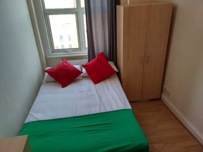 🏡 Bright Double Room | Manor House | Great Value
 Main Photo