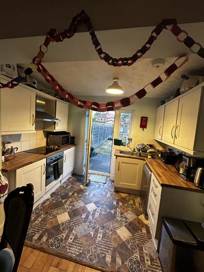 Bedrooms Available in a Friendly Postgrad House Main Photo