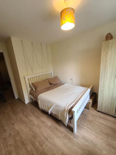 Lovely room available in Leith/Bonnington! Main Photo