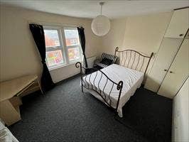 Huge room for &pound;625 pcm in RG6  Main Photo