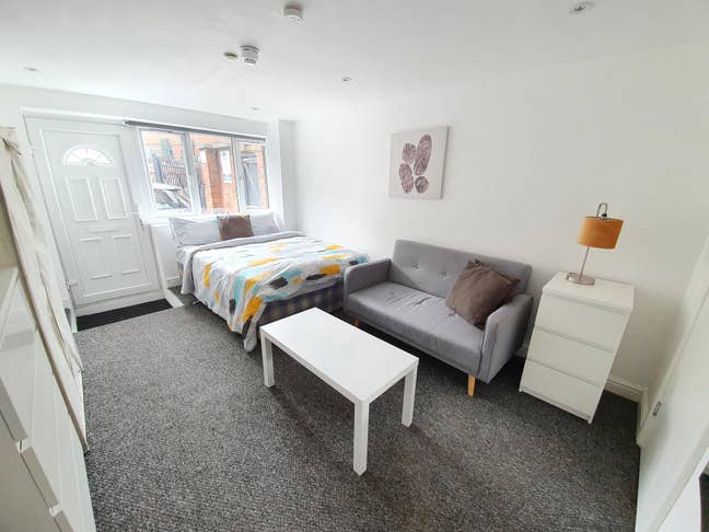 WALSALL Town Centre Studios Book your viewing! Main Photo