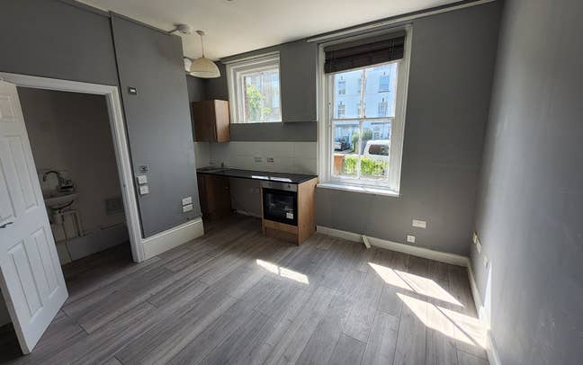 Spacious Studio Apartments in the Heart of Croydon Main Photo