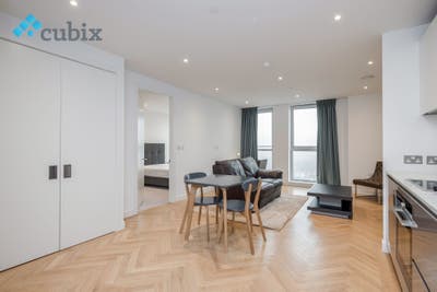 Zone 1 high spec apartment with cinema and gym Main Photo