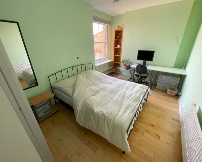 Large double bedroom in spacious 2-bed flat Main Photo