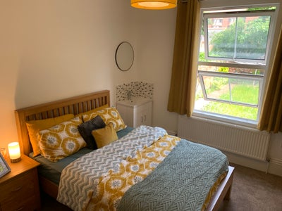 Amazing short term let from today until 19th Aug! Main Photo