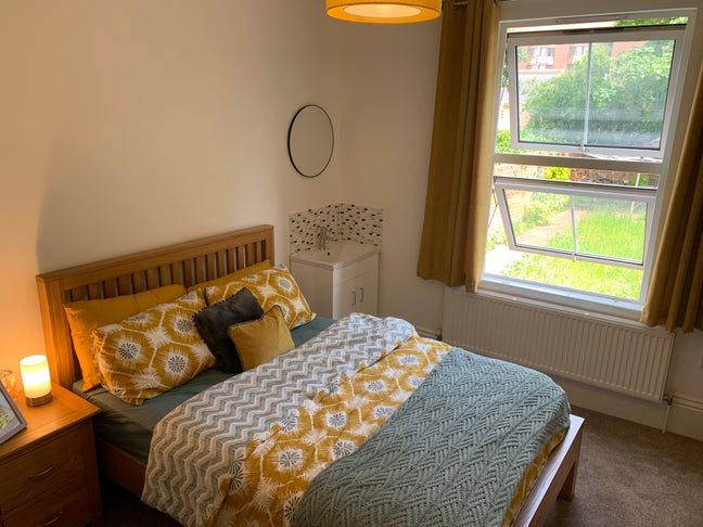 Amazing short term let from today until 19th Aug! Main Photo