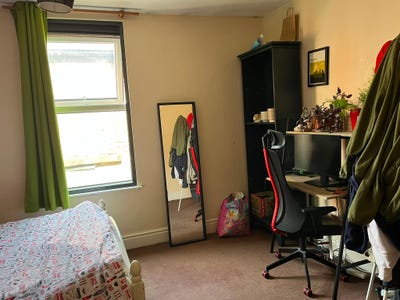 Lark Lane Room to Rent in Homely Household Main Photo
