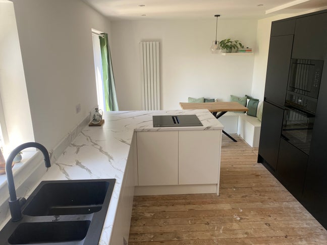 Double room in quiet green area - dog lovers only Main Photo