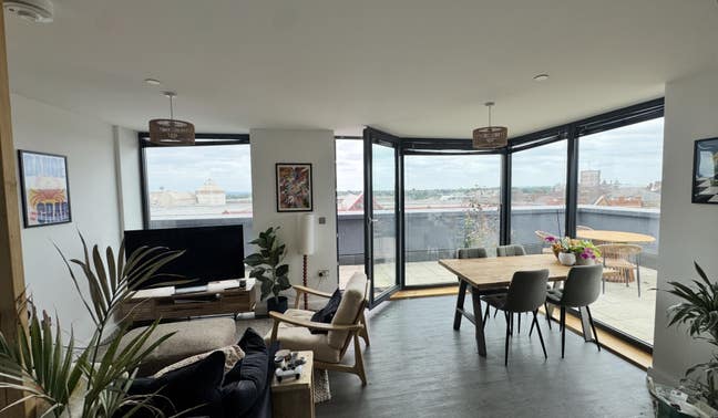 Premium Penthouse Double Bedroom W/ Own Bathroom Main Photo