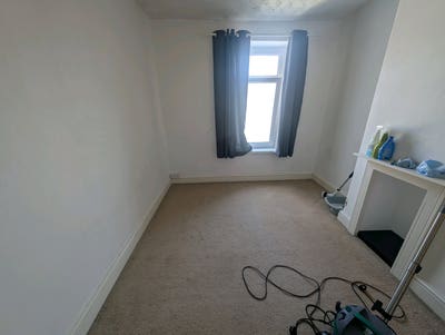 Room available in 2 bed  Main Photo