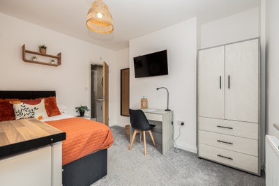 Four Fantastic Ensuite Rooms Now Available in CV10 Main Photo