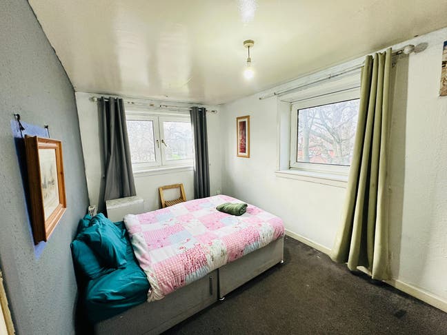 Double room available ready to move Main Photo