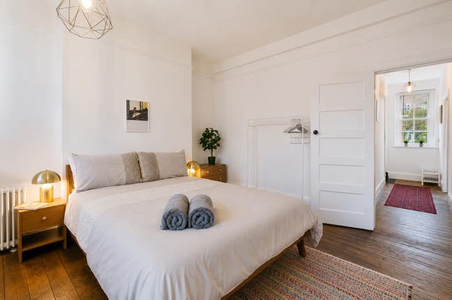 🏡 Stylish Master Room Islington Moving Fast!!✨ Main Photo