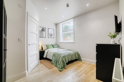 Modern Doubles with Ensuite | Bills Included Main Photo