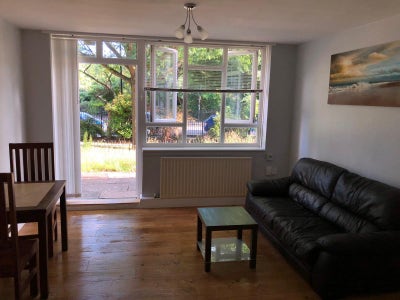 Large ground floor studio  Main Photo