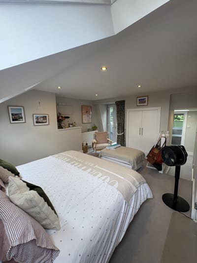 Master suite, inc. en-suite and walk in wardobe Main Photo