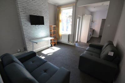 🏡Beautiful Rooms + Garden • Bills Incl • LE2 Main Photo