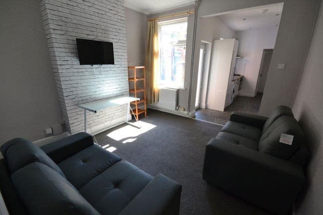 🏡Beautiful Rooms + Garden • Bills Incl • LE2 Main Photo