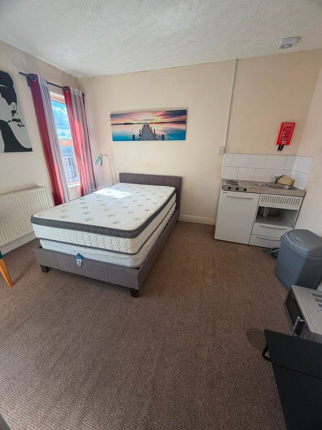 &pound;7̶0̶0̶ Ensuite studio - Close to Lincoln Hospital Main Photo