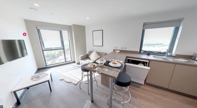 Luxury One bedroom apartment - Student only  Main Photo
