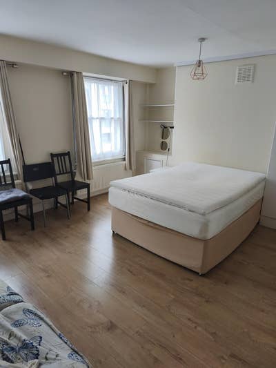 Quiet, female flatshare in a great location Main Photo