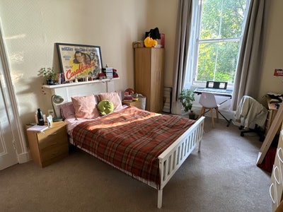 Spacious room in Morningside flat Main Photo