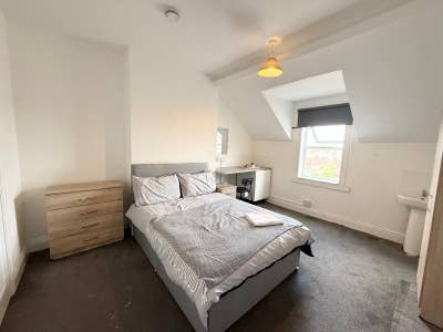 Premium Double Enuite Rooms Available, DN4 Main Photo