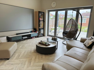 Large Luxury Double Ensuite Room, Central Location Main Photo