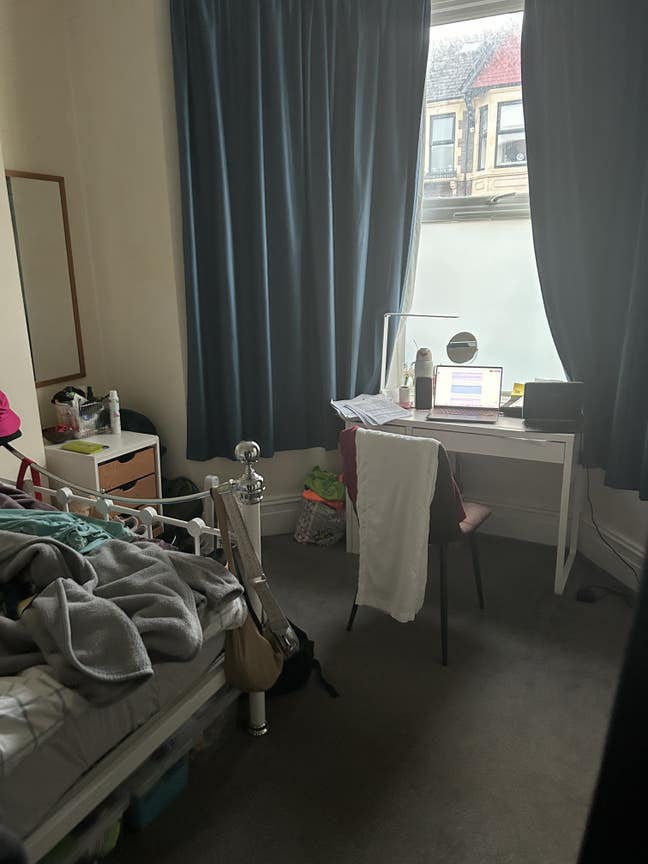 Large Bedroom to Rent in a Friendly Student House Main Photo