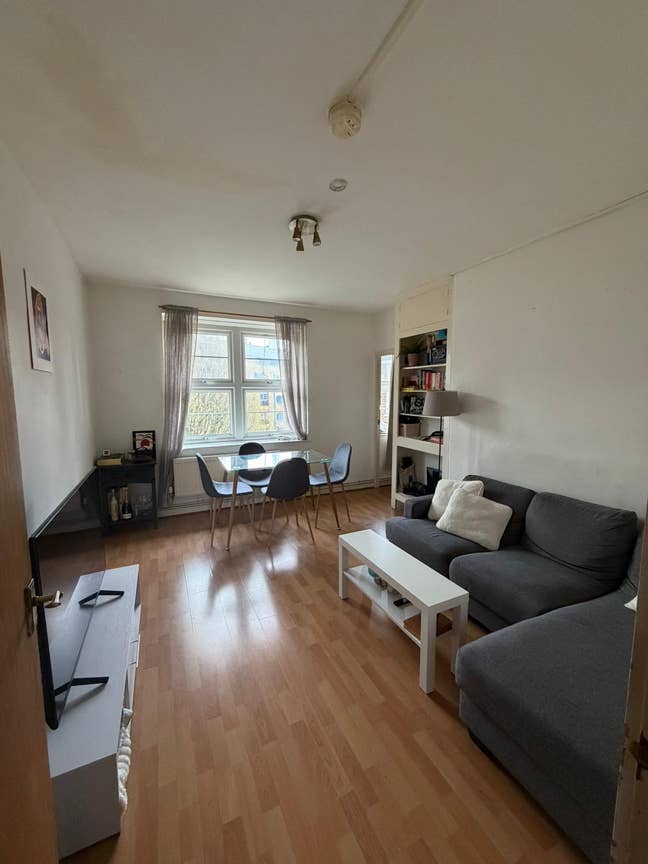 Zone 1 Double Room Available Friendly Flat  Main Photo