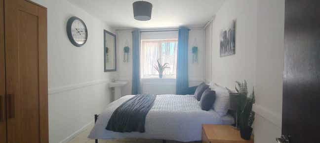 Large, Well-Presented Room &pound;120 per Week WS2 Main Photo