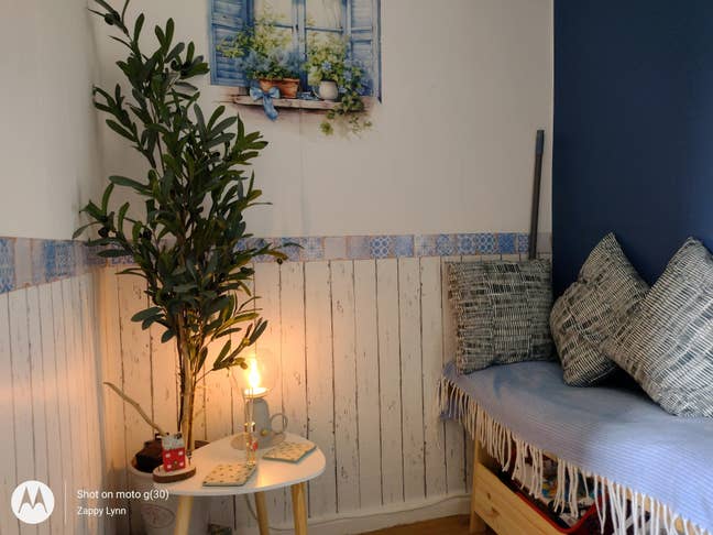 OFFERED a bright double bedroom...... Main Photo