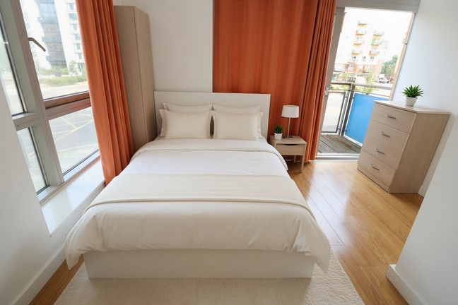 ✨ Balcony Room Available in a Modern 3-Bed Flat ✨ Main Photo