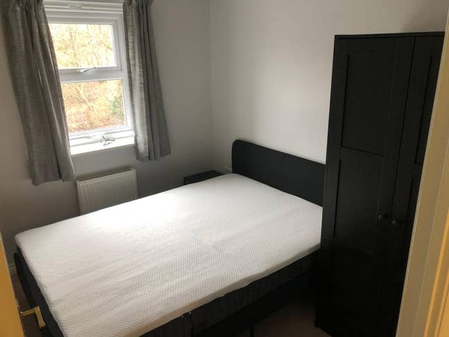A bright and comfortable small double room  Main Photo