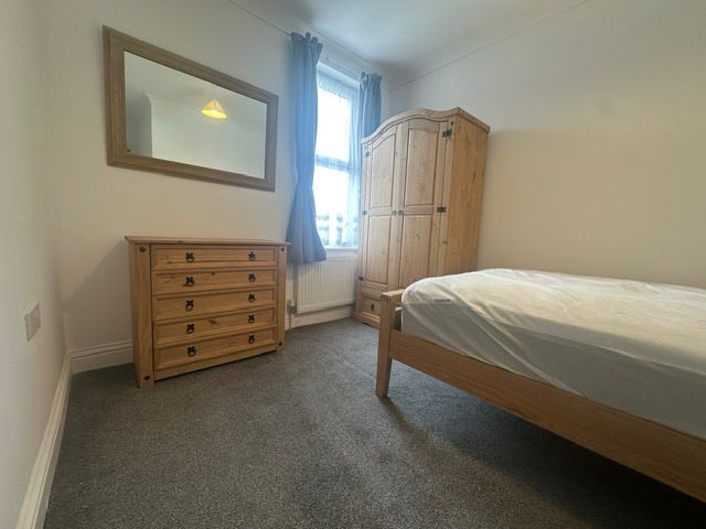 Spacious Single Room with Private Bathroom Main Photo