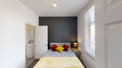 EN-SUITE ROOM Main Photo