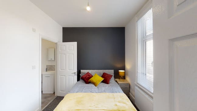 EN-SUITE ROOM Main Photo