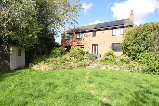 En‑Suite Room Available in Stunning WF4 Home! Main Photo
