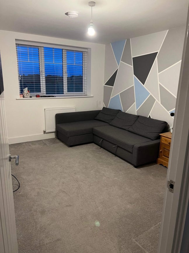 Spacious furnished double room with en suite Main Photo