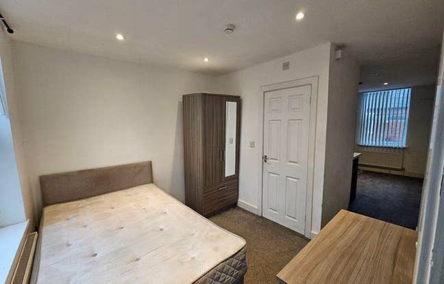 ** Brand New Modern Bedrooms -All Bills Included! Main Photo