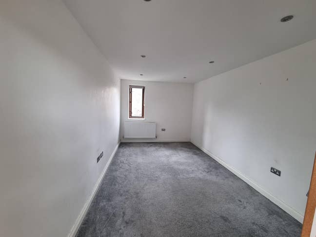 Spacious Double Room in a two-bedroom apartment Main Photo