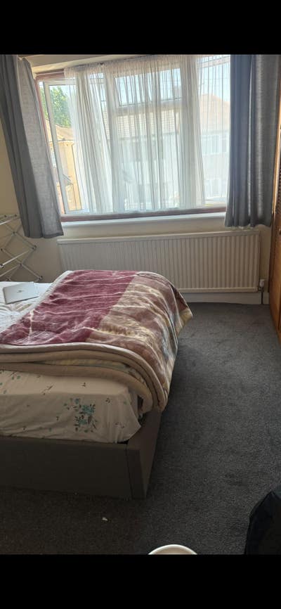 Double bedroom available fully furnished in Hayes Main Photo