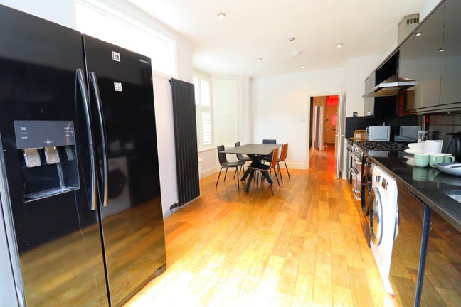 Stunning Rooms+Garden+Piccadilly Line Main Photo