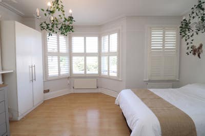 Stunning Rooms+Garden+Piccadilly Line Main Photo