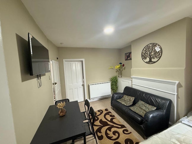 1 Bedroom Flat Available Near Reading Town Centre Main Photo