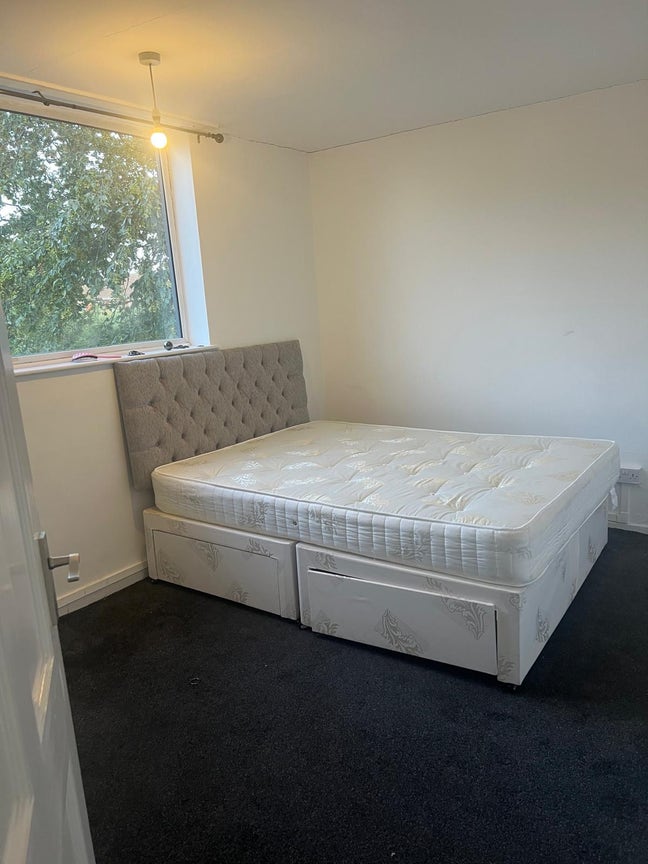 Room Availabile in Aylesbury  Main Photo