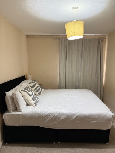A room in a two bed bedroom  Main Photo