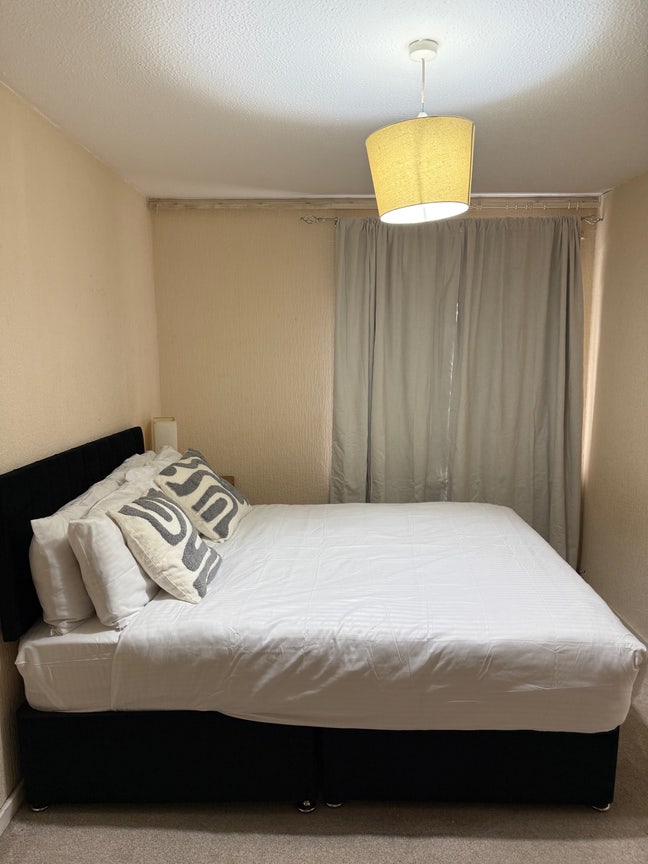 A room in a two bed bedroom  Main Photo