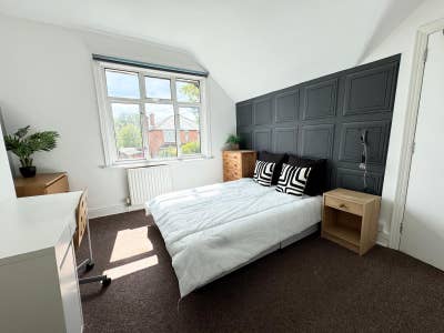 Double Bedroom near University  Main Photo