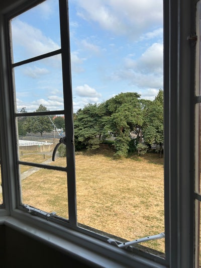 Double  bedroom for rent  Main Photo